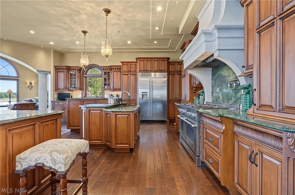 Lake-View Ohio Estate With an Eight-Car Heated Garage and Saltwater Pool Lists for $3,895,000 9 180 Via Napoli St North Lima OH 4445213