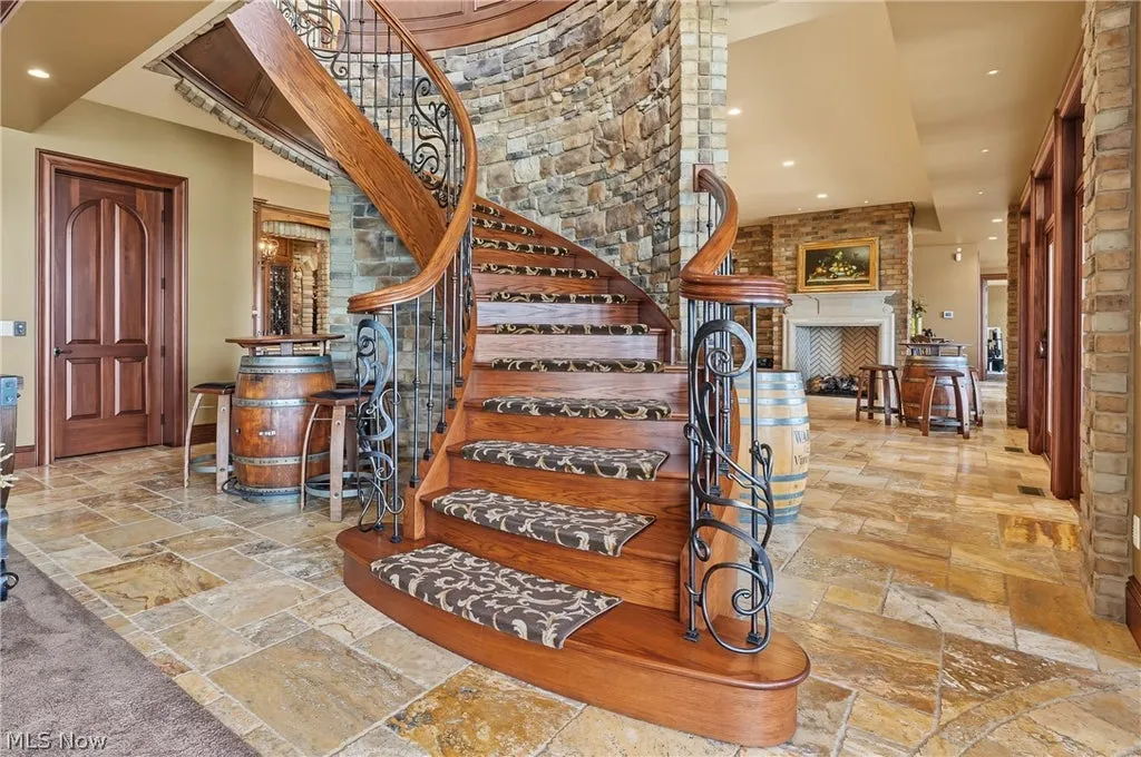 Lake-View Ohio Estate With an Eight-Car Heated Garage and Saltwater Pool Lists for $3,895,000 14 180 Via Napoli St North Lima OH 4445230