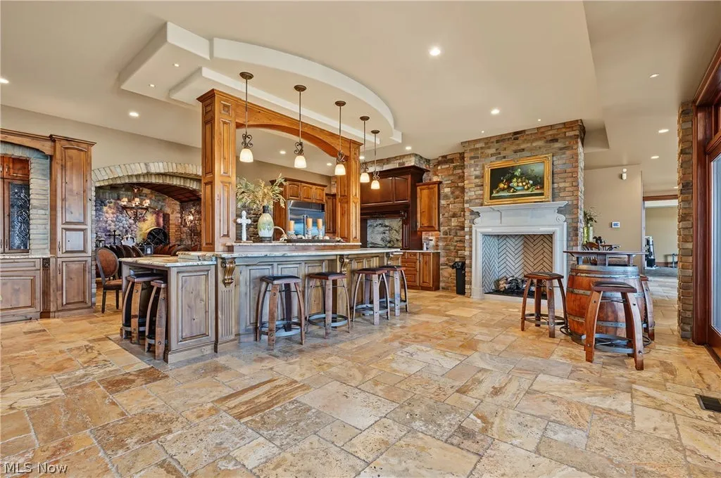 Lake-View Ohio Estate With an Eight-Car Heated Garage and Saltwater Pool Lists for $3,895,000 15 180 Via Napoli St North Lima OH 4445231