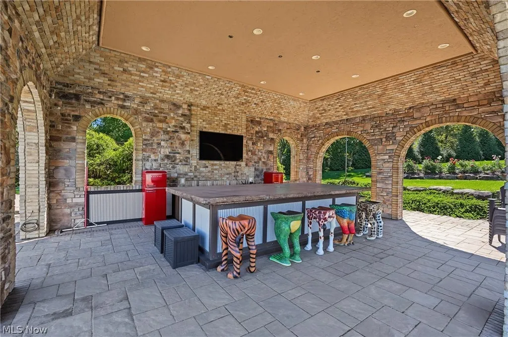 Lake-View Ohio Estate With an Eight-Car Heated Garage and Saltwater Pool Lists for $3,895,000 20 180 Via Napoli St North Lima OH 4445246