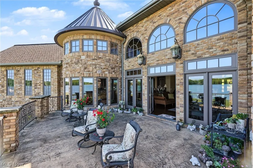 Lake-View Ohio Estate With an Eight-Car Heated Garage and Saltwater Pool Lists for $3,895,000 21 180 Via Napoli St North Lima OH 4445249