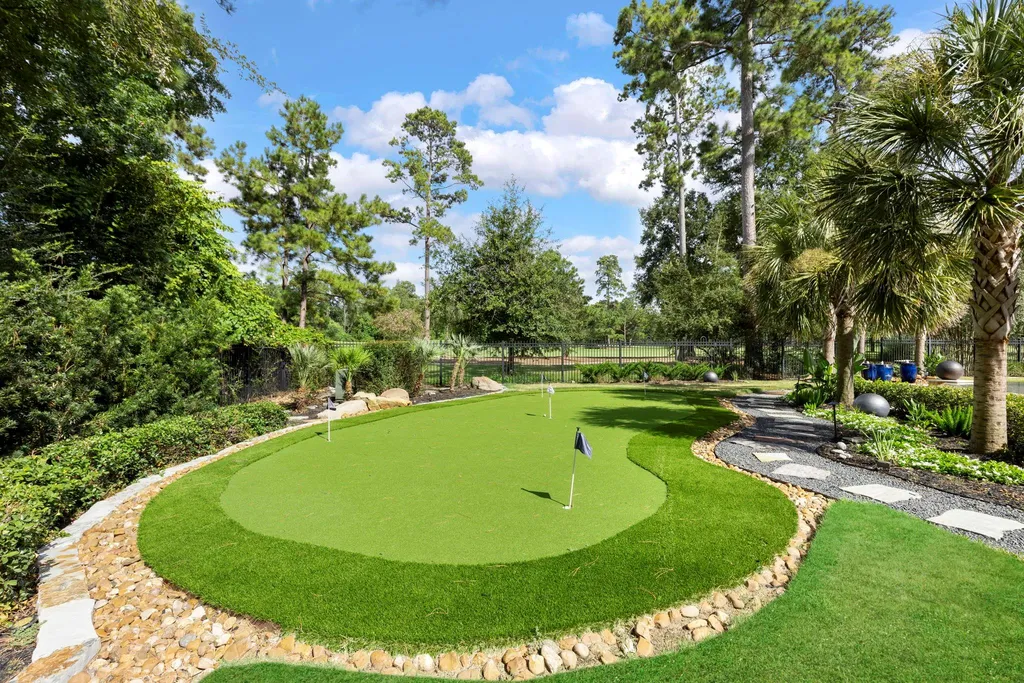 Texas Golf-Course Estate With a $2.3 Million Renovation Lists for $6 Million 23 26 Damask Rose Way Spring TX 7738205