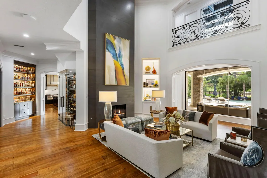 Texas Golf-Course Estate With a $2.3 Million Renovation Lists for $6 Million 4 26 Damask Rose Way Spring TX 7738209