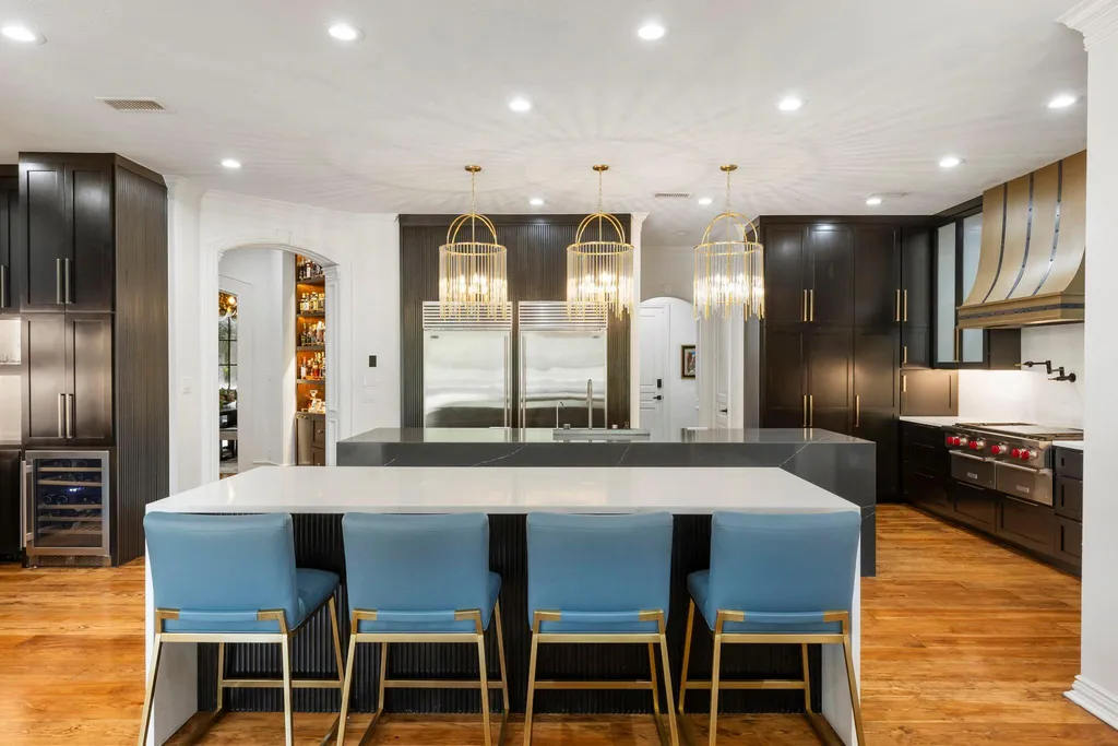 Texas Golf-Course Estate With a $2.3 Million Renovation Lists for $6 Million 12 26 Damask Rose Way Spring TX 7738212