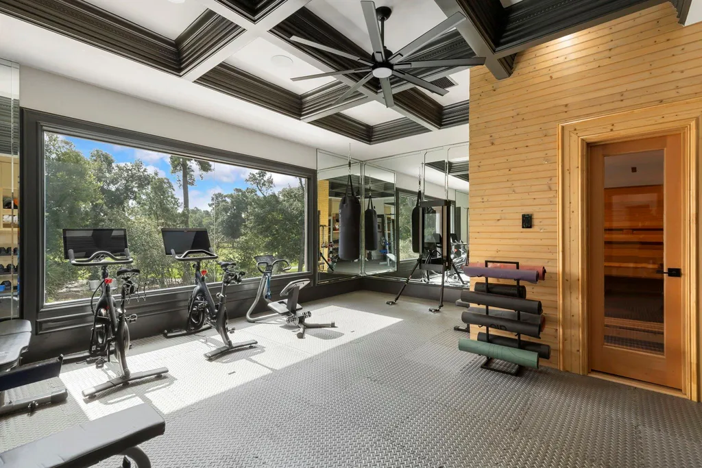 Texas Golf-Course Estate With a $2.3 Million Renovation Lists for $6 Million 9 26 Damask Rose Way Spring TX 7738231