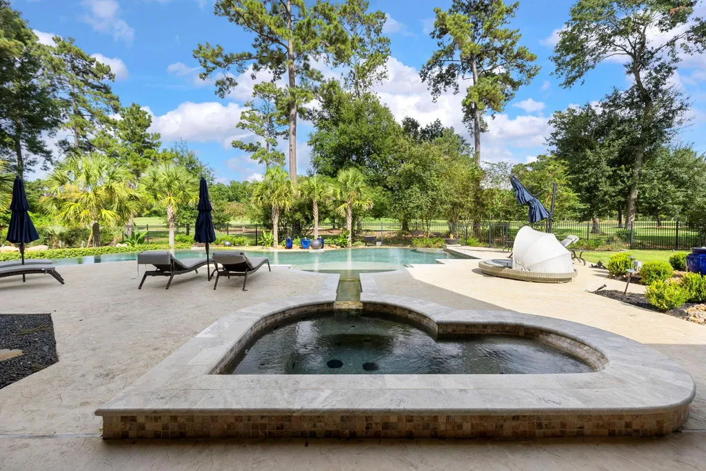 Texas Golf-Course Estate With a $2.3 Million Renovation Lists for $6 Million 21 26 Damask Rose Way Spring TX 7738240