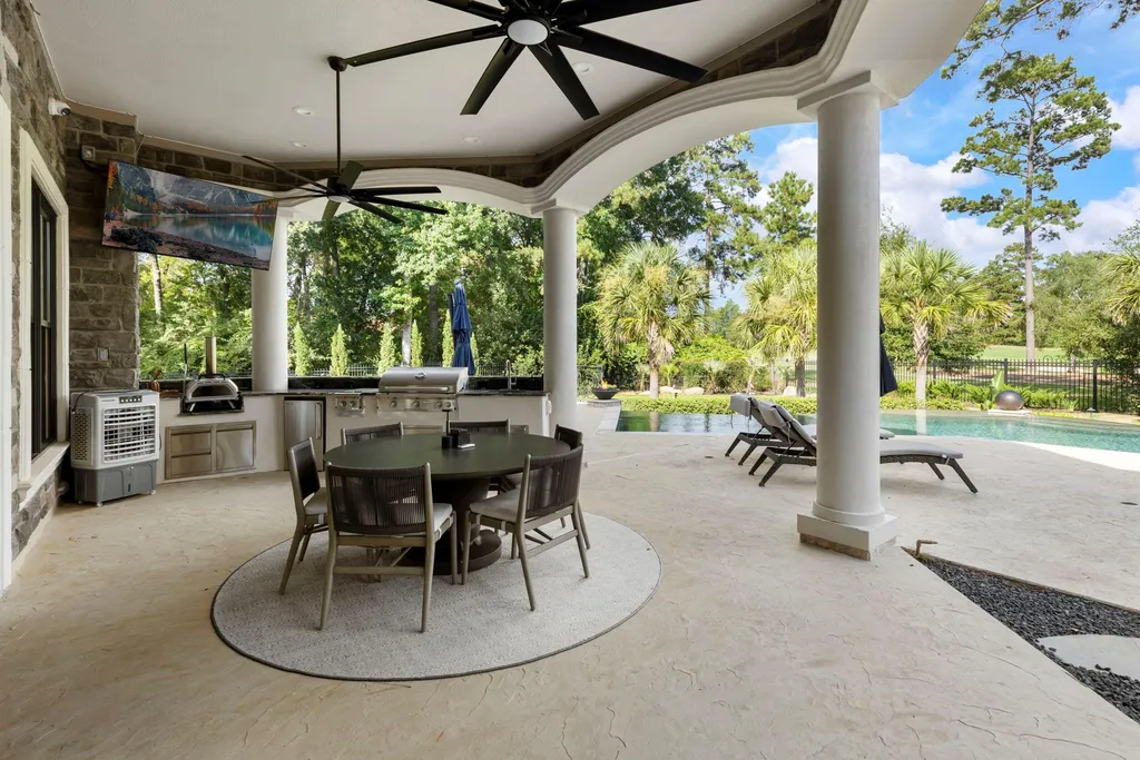 Texas Golf-Course Estate With a $2.3 Million Renovation Lists for $6 Million 20 26 Damask Rose Way Spring TX 7738241