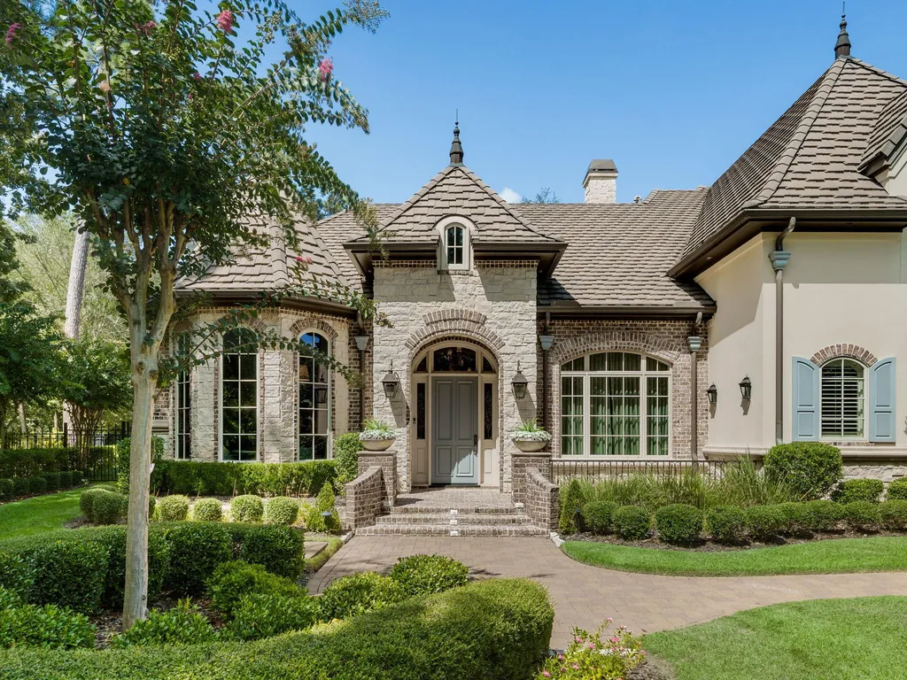 Reimagined French Country Estate With a La Cornue Kitchen Lists for $3,295,000 in Carlton Woods 2 26 N Palmiera Cir Spring TX 7738203