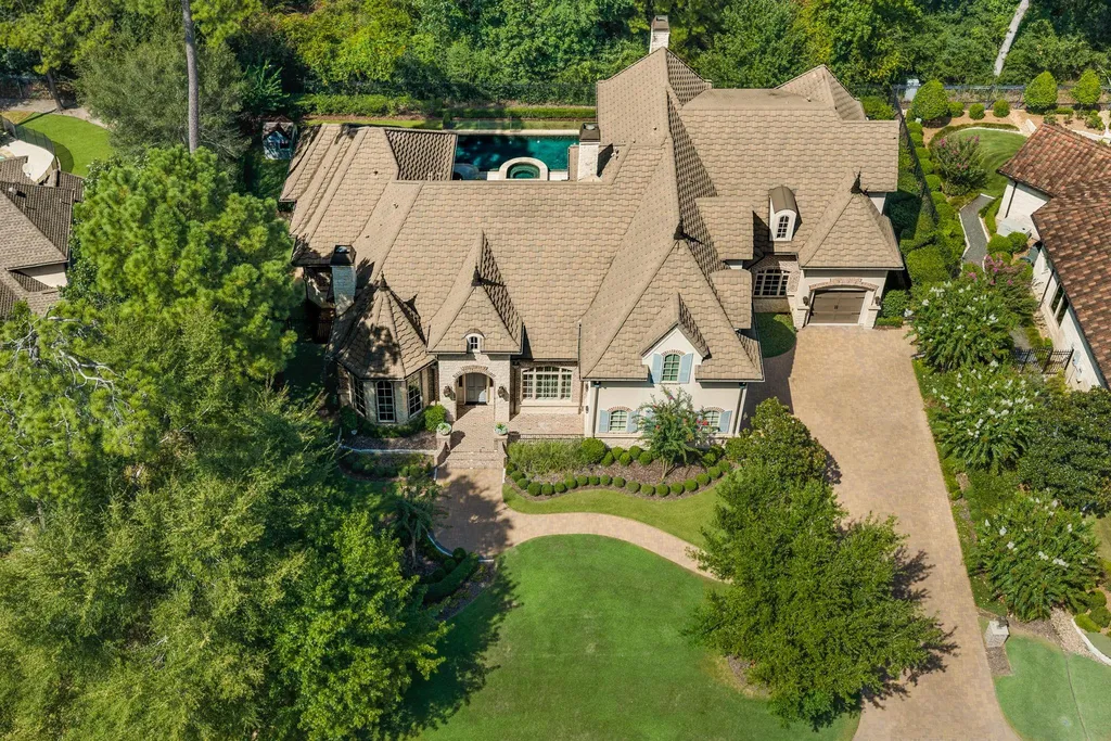 Reimagined French Country Estate With a La Cornue Kitchen Lists for $3,295,000 in Carlton Woods 18 26 N Palmiera Cir Spring TX 7738242