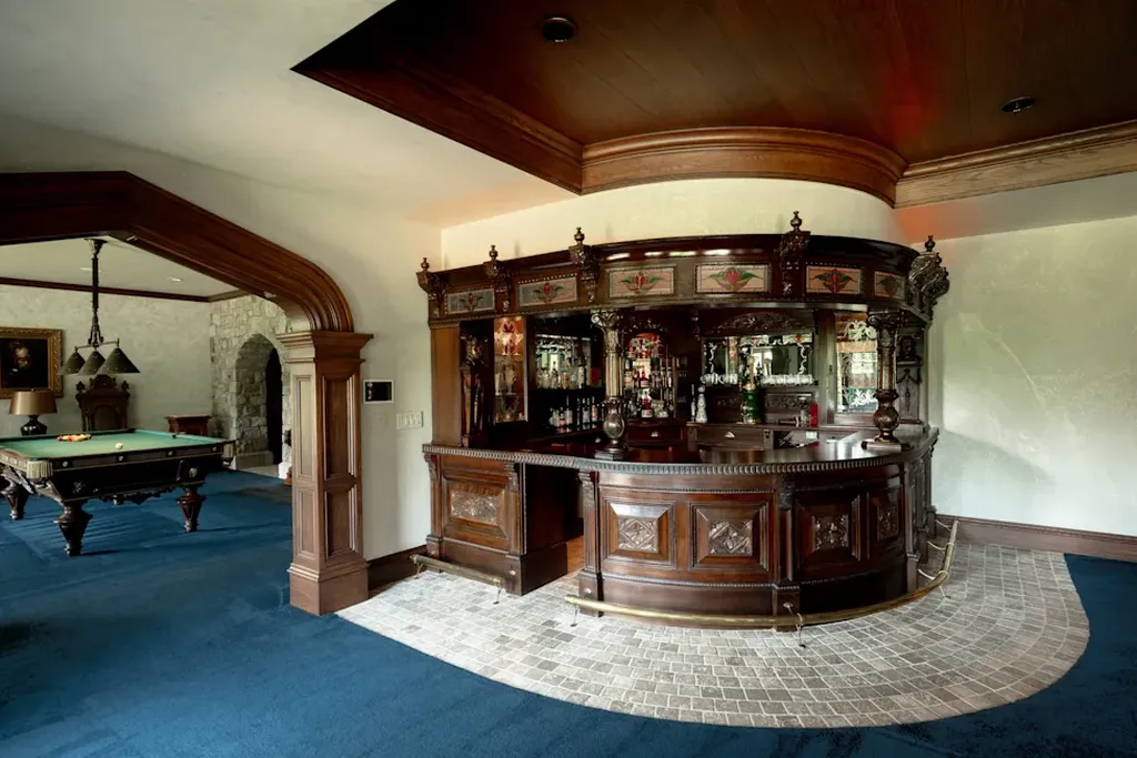 Iowa’s Most Expensive Home for Sale Is a 75-Acre Estate Filled With European Artifacts, Asking $10,200,000 19 3187 Feather Ridge Rd Toddville IA 52341 4
