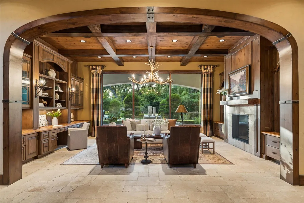 Sprawling Houston Estate with Beautifully Landscaped Grounds on Nearly 2 Acres Hits the Market for $7,495,000 5 327 E Friar Tuck Ln Houston TX 7702407