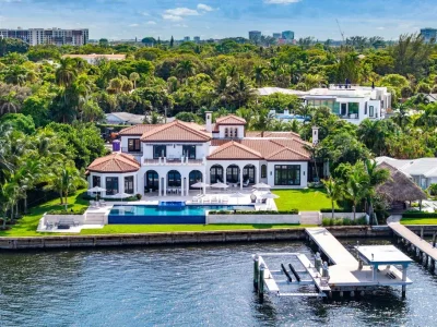 Reimagined West Palm Beach Waterfront Estate With a $410,000 Video Wall Lists for $26,500,000 3 Reimagined West Palm Beach Waterfront Estate With a $410,000 Video Wall Lists for $26,500,000