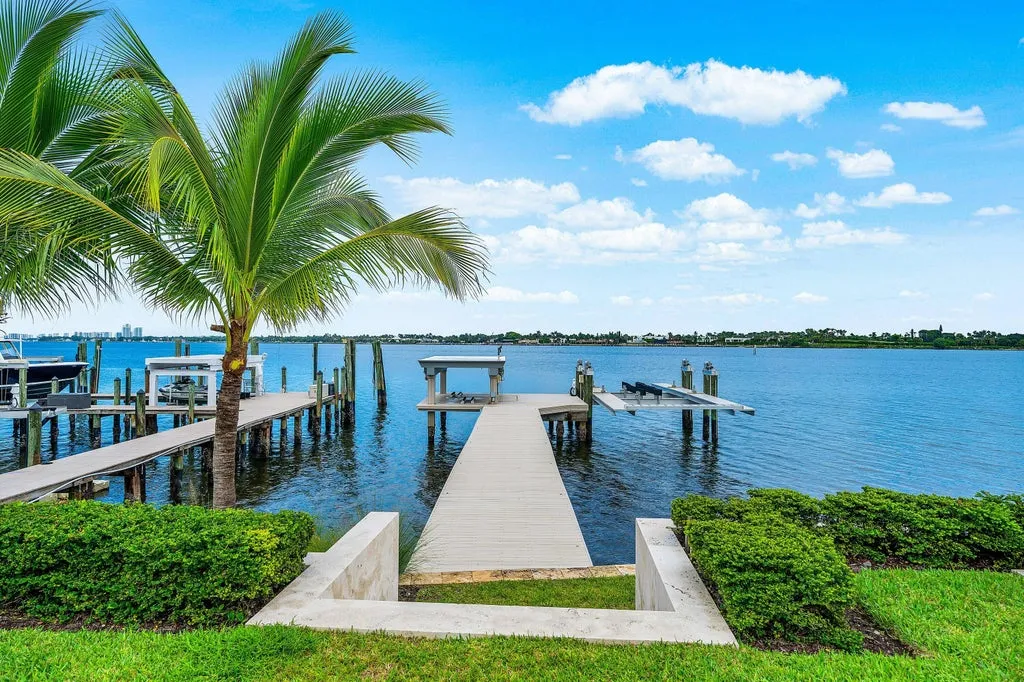 Reimagined West Palm Beach Waterfront Estate With a $410,000 Video Wall Lists for $26,500,000 14 3400 N Flagler Drive West Palm Beach FL34