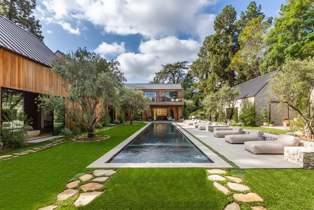 After Asking $42 Million, a Newly Built Los Angeles Compound Returns at $31.95 Million 2 3405 Fryman Rd Studio City CA 91604 10