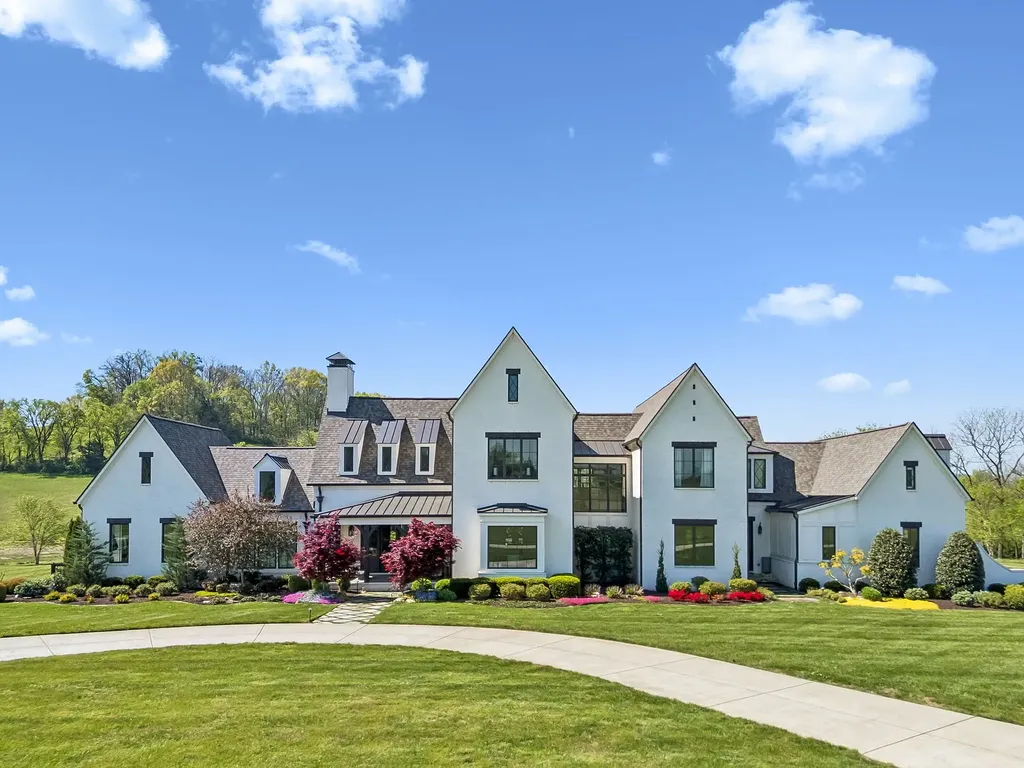 Secluded Franklin Estate with a Custom Barn and 42 Preserved Acres Hits the Market for $12,750,000 1 4067 Carters Creek Pike Franklin TN 37064 27