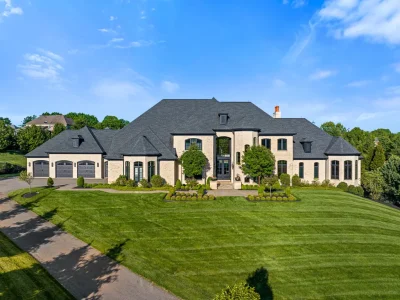 Tech-Forward Pennsylvania Estate With a Six-Bay Garage for Up to 12 Cars Lists for $7,690,000 1 Tech-Forward Pennsylvania Estate With a Six-Bay Garage for Up to 12 Cars Lists for $7,690,000