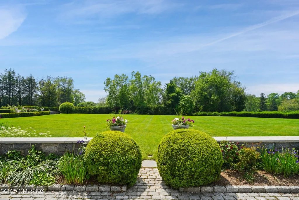 Greenwich Estate Perched 560 Feet Above Sea Level Lists for $12.9 Million 14 550 Round Hill Rd Greenwich CT 0683146