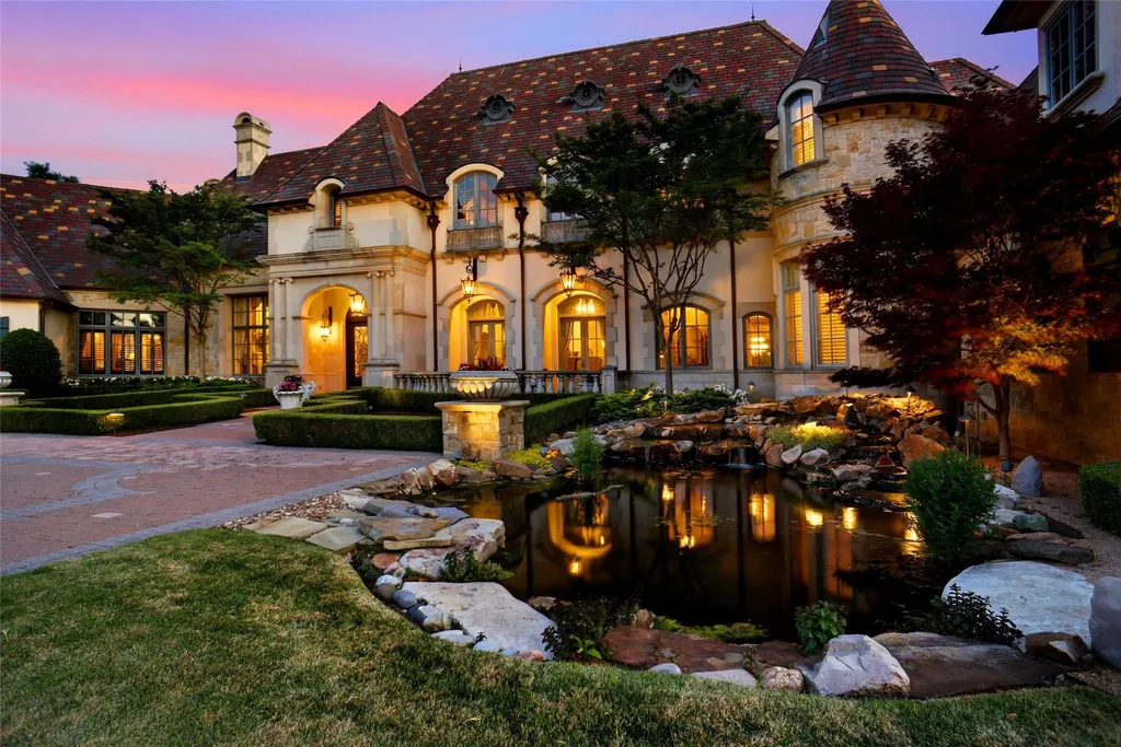 Nearly 15,000-Square-Foot Texas Estate Designed for Multigenerational Living Lists for $10 Million 3 5905 Giverny Flower Mound TX 7502201
