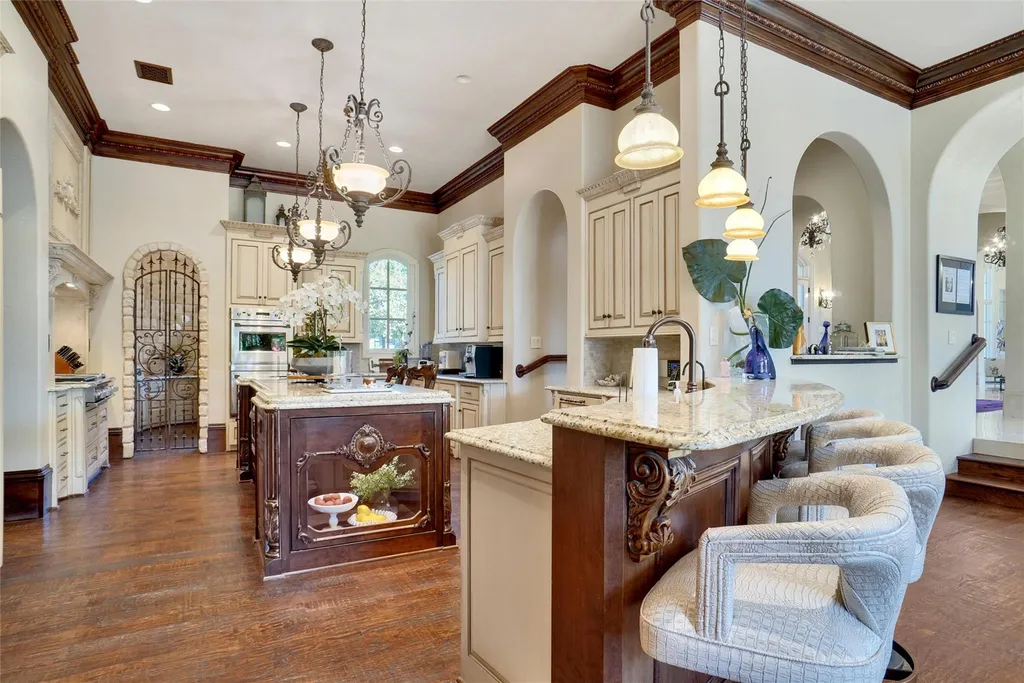 Nearly 15,000-Square-Foot Texas Estate Designed for Multigenerational Living Lists for $10 Million 4 5905 Giverny Flower Mound TX 7502208