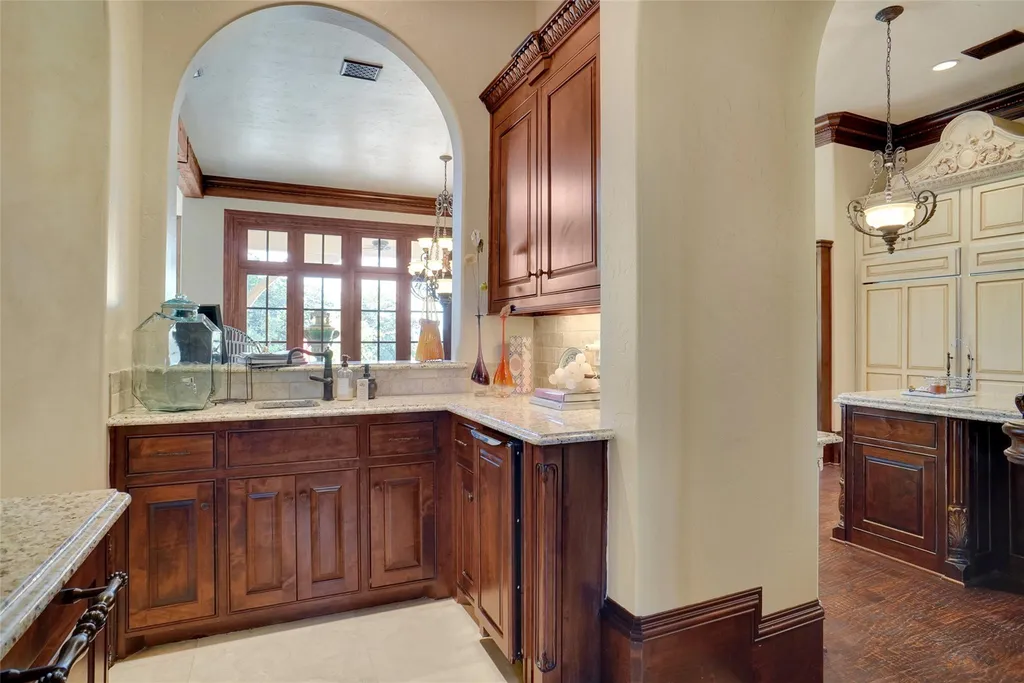 Nearly 15,000-Square-Foot Texas Estate Designed for Multigenerational Living Lists for $10 Million 6 5905 Giverny Flower Mound TX 7502210