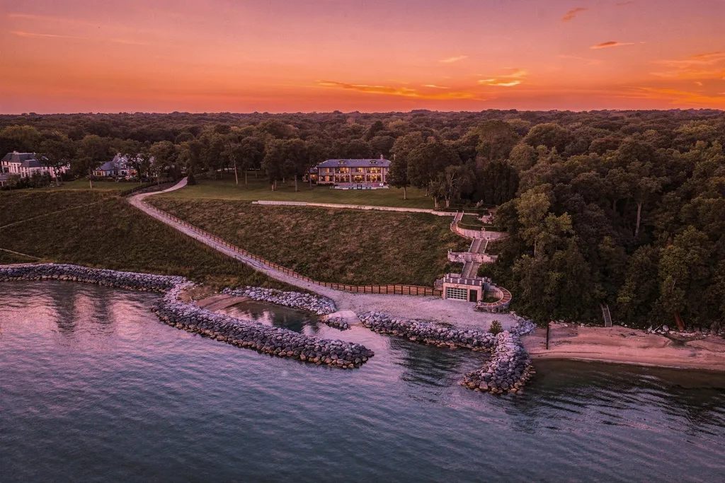 A Newly Built Lake Forest Estate Rises From the Remnants of a Rockefeller-Era Mansion. It’s Asking $21,999,900. 29 595 Circle Ln Lake Forest IL 6004502