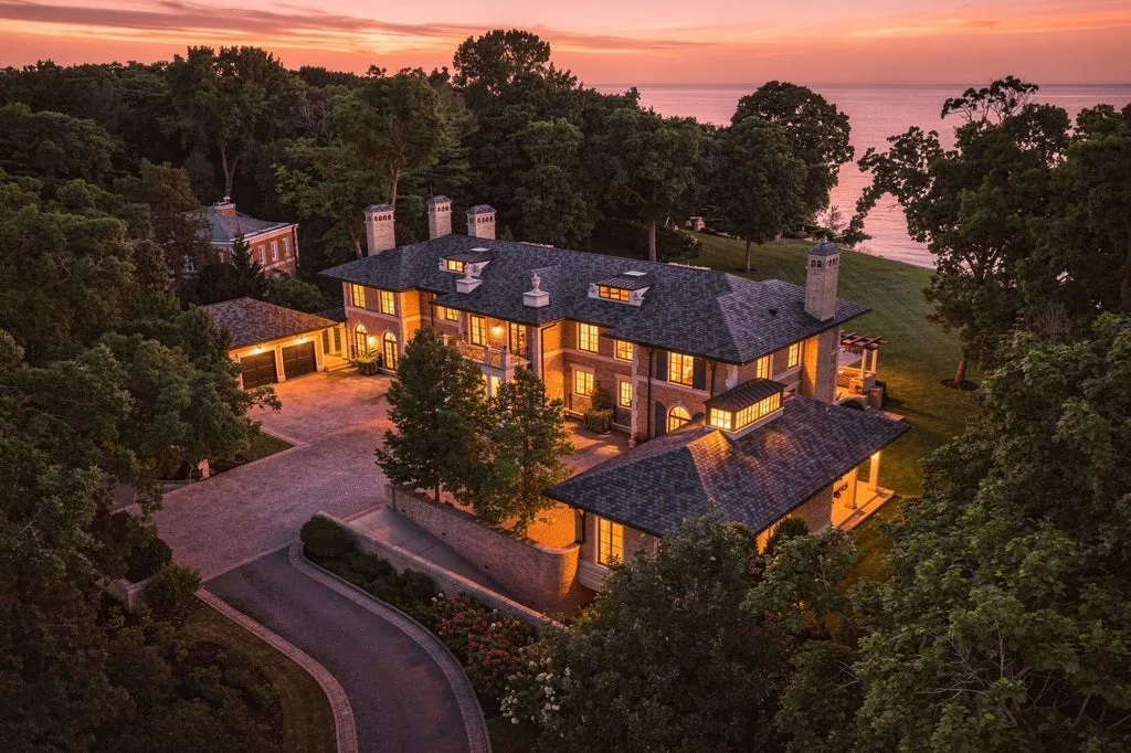 A Newly Built Lake Forest Estate Rises From the Remnants of a Rockefeller-Era Mansion. It’s Asking $21,999,900. 2 595 Circle Ln Lake Forest IL 6004504