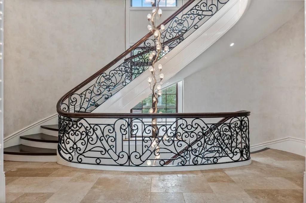 A Newly Built Lake Forest Estate Rises From the Remnants of a Rockefeller-Era Mansion. It’s Asking $21,999,900. 6 595 Circle Ln Lake Forest IL 6004521