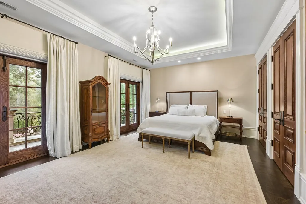 A Newly Built Lake Forest Estate Rises From the Remnants of a Rockefeller-Era Mansion. It’s Asking $21,999,900. 17 595 Circle Ln Lake Forest IL 6004535
