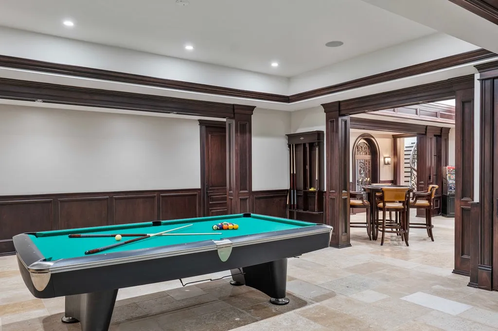 A Newly Built Lake Forest Estate Rises From the Remnants of a Rockefeller-Era Mansion. It’s Asking $21,999,900. 21 595 Circle Ln Lake Forest IL 6004540