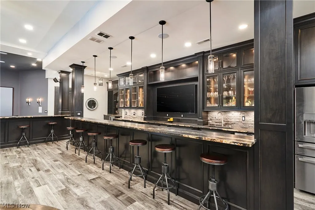 Sprawling Ohio Estate With a 30-Foot Great Room and 300-Bottle Wine Storage Lists for $4,950,000 11 6069 Oban Ct Medina OH 4425629