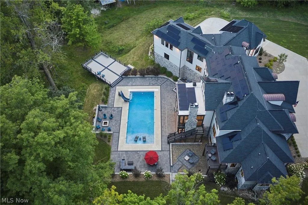 Sprawling Ohio Estate With a 30-Foot Great Room and 300-Bottle Wine Storage Lists for $4,950,000 15 6069 Oban Ct Medina OH 4425640
