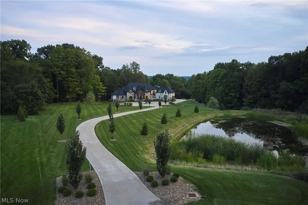 Sprawling Ohio Estate With a 30-Foot Great Room and 300-Bottle Wine Storage Lists for $4,950,000 22 6069 Oban Ct Medina OH 4425643