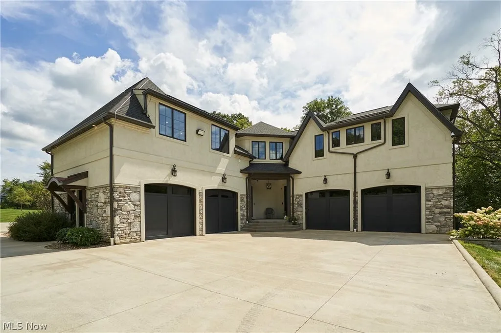 Sprawling Ohio Estate With a 30-Foot Great Room and 300-Bottle Wine Storage Lists for $4,950,000 21 6069 Oban Ct Medina OH 4425648