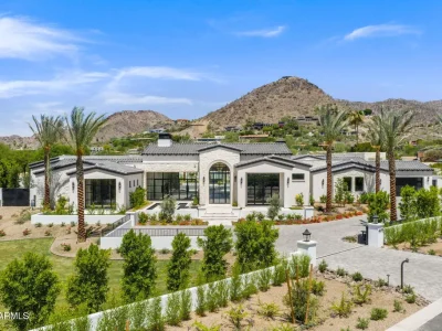 A Brand-New Paradise Valley Estate Has Views of Three Mountains—and a $9.289 Million Price Tag 1 A Brand-New Paradise Valley Estate Has Views of Three Mountains—and a $9.289 Million Price Tag