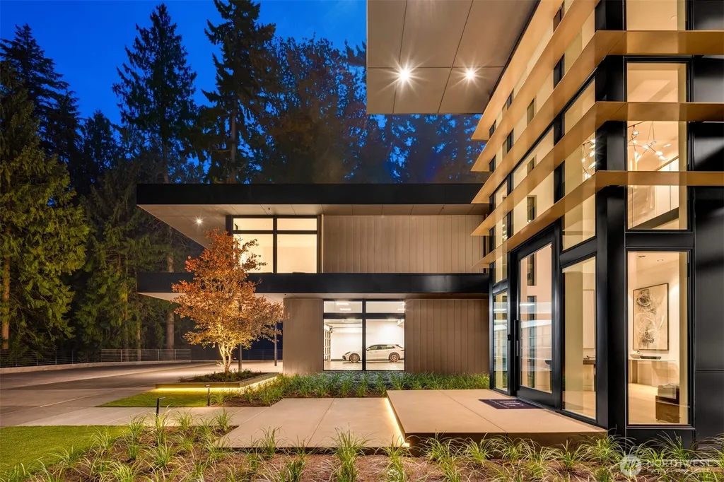 Newly Built Issaquah Estate With a 30-Foot Skylit Foyer and Floating Staircase Lists for $10.7 Million 3 6752 266th Court SE Issaquah WA 9802902