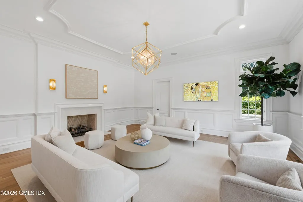 Expansive Greenwich Stone Manor with a 1,500-Square-Foot Guest House and Resort-Style Pool Asks $12,995,000 4 7 Loch Ln Greenwich CT 0683006