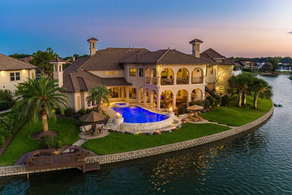 Elegant Katy Lakefront Estate With a Private Dock and Infinity Pool Is Pending at $2.599 Million 1 7614 Emerald Meadow Ct Katy TX 7749401