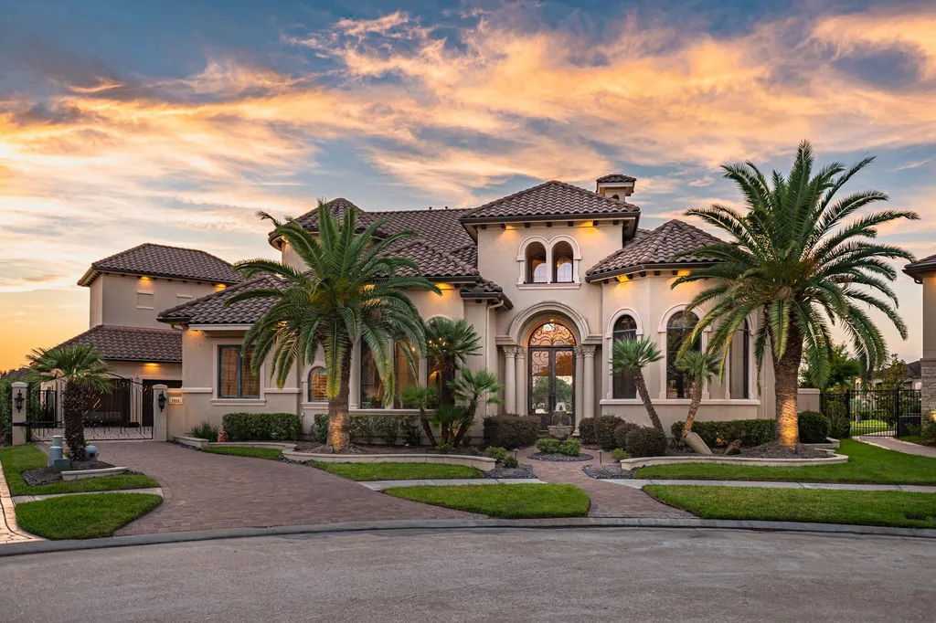 Elegant Katy Lakefront Estate With a Private Dock and Infinity Pool Is Pending at $2.599 Million 3 7614 Emerald Meadow Ct Katy TX 7749403