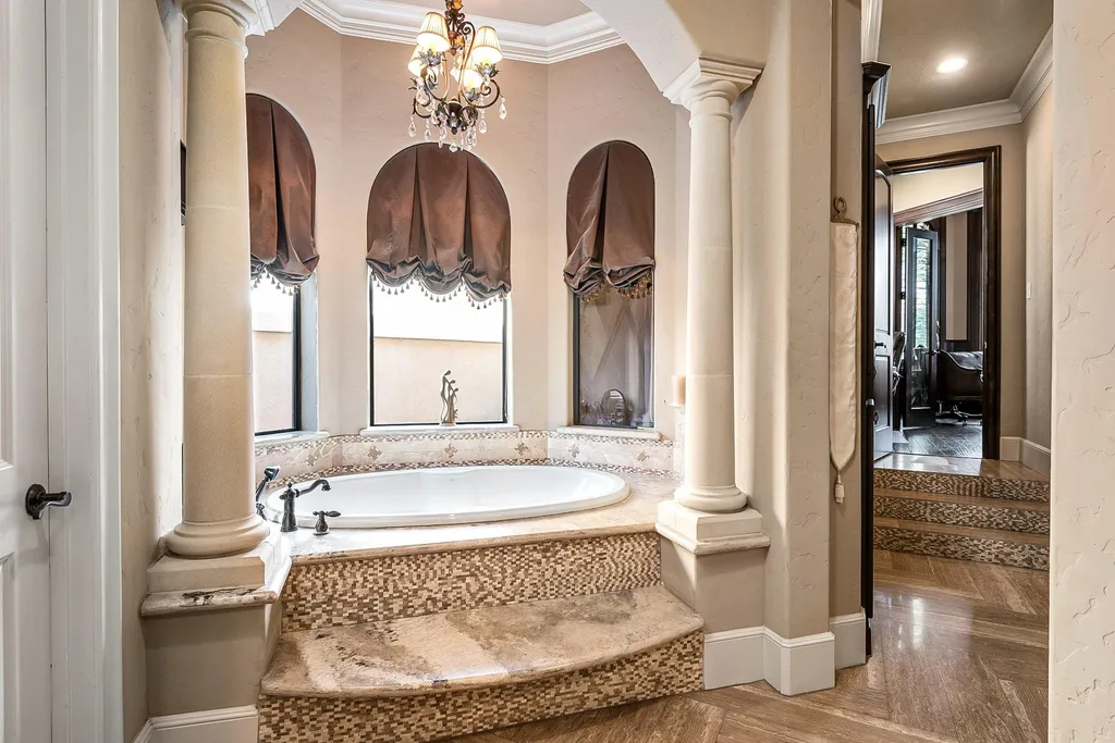 Elegant Katy Lakefront Estate With a Private Dock and Infinity Pool Is Pending at $2.599 Million 12 7614 Emerald Meadow Ct Katy TX 7749427