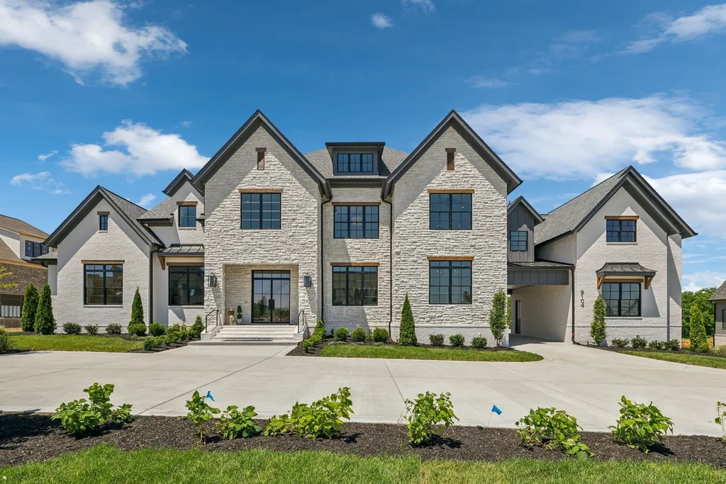 Newly Built Brentwood Estate With a Poolside Fireplace and Private-Access Guest Suite Lists for $3,949,000 1 8104 Turning Point Dr Lot 16 Brentwood TN02
