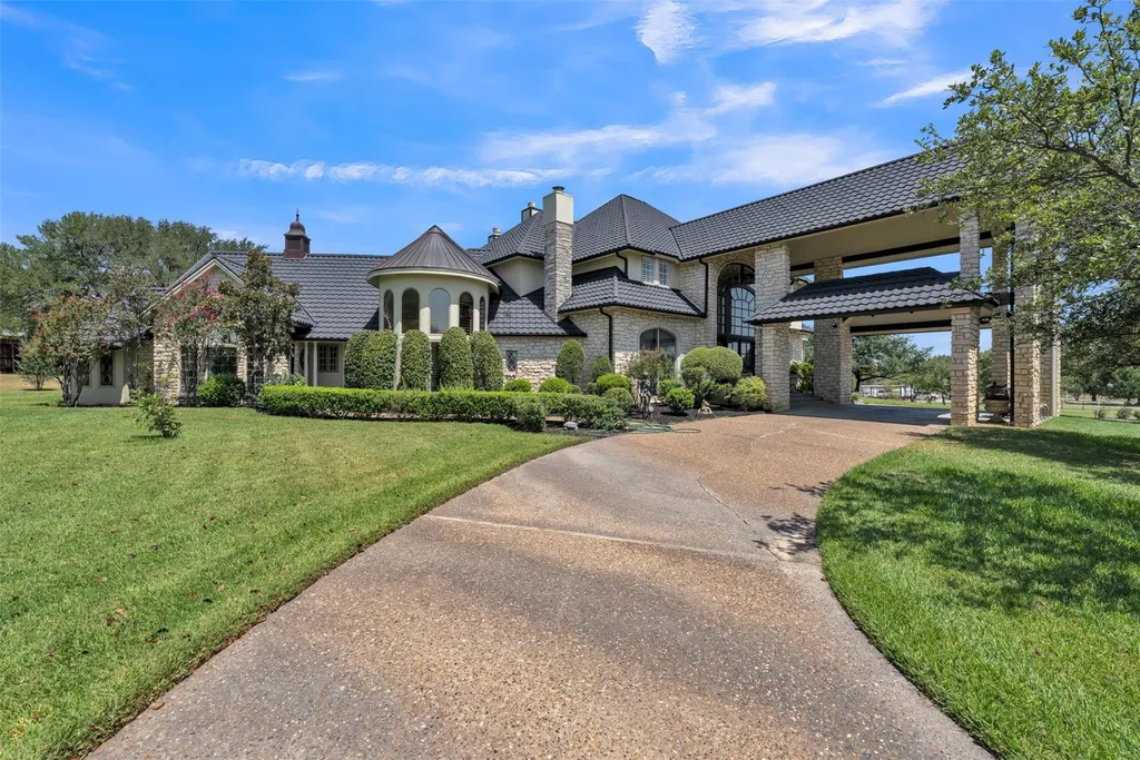 Secluded Keller Estate With a 2-Acre Pond and Stone Gazebo on Its Own Island Lists for $5.99 Million 6 8801 Clay Hibbins Rd Keller TX 7624808