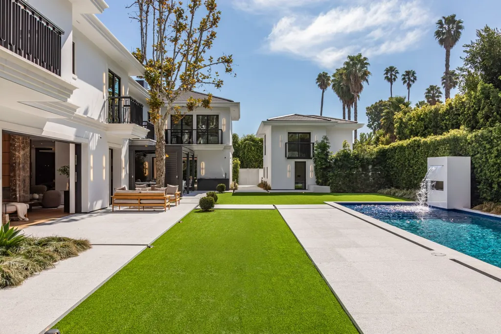 In Beverly Hills, $35.995 Million Buys a New 13,000-Square-Foot Estate With a Waterfall Pool 20 927 N Whittier Dr Beverly Hills CA 90210 36