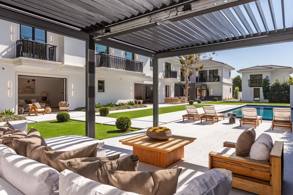 In Beverly Hills, $35.995 Million Buys a New 13,000-Square-Foot Estate With a Waterfall Pool 19 927 N Whittier Dr Beverly Hills CA 90210 37