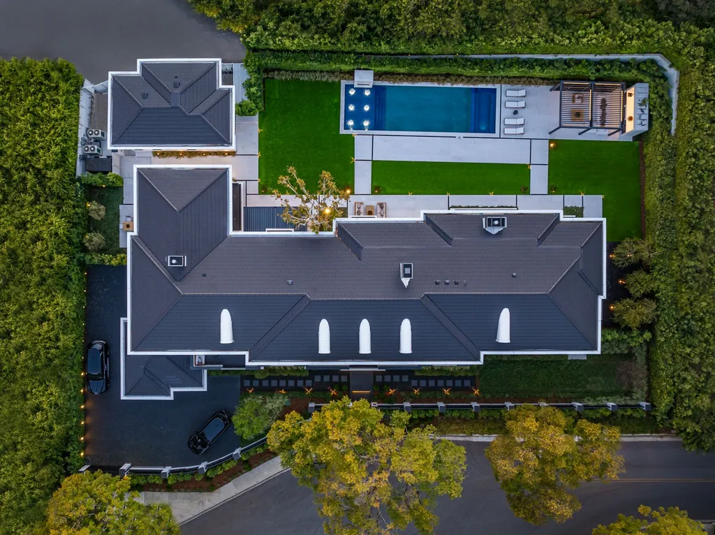 In Beverly Hills, $35.995 Million Buys a New 13,000-Square-Foot Estate With a Waterfall Pool 21 927 N Whittier Dr Beverly Hills CA 90210 39