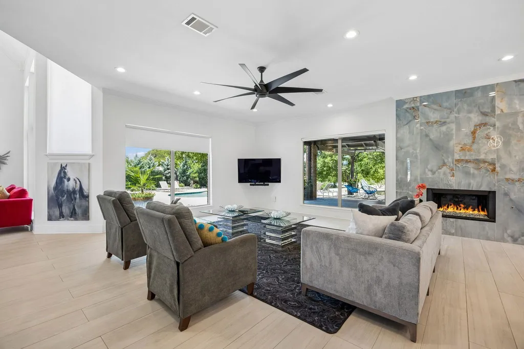 Expansive Fort Worth Estate With an Indoor Basketball Court and Nearly 20 Acres Lists for $2.295 Million 6 9516 Park Dr Fort Worth TX 7617911