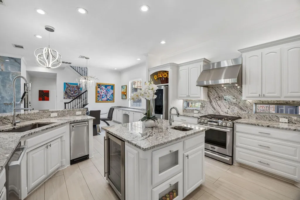 Expansive Fort Worth Estate With an Indoor Basketball Court and Nearly 20 Acres Lists for $2.295 Million 8 9516 Park Dr Fort Worth TX 7617914