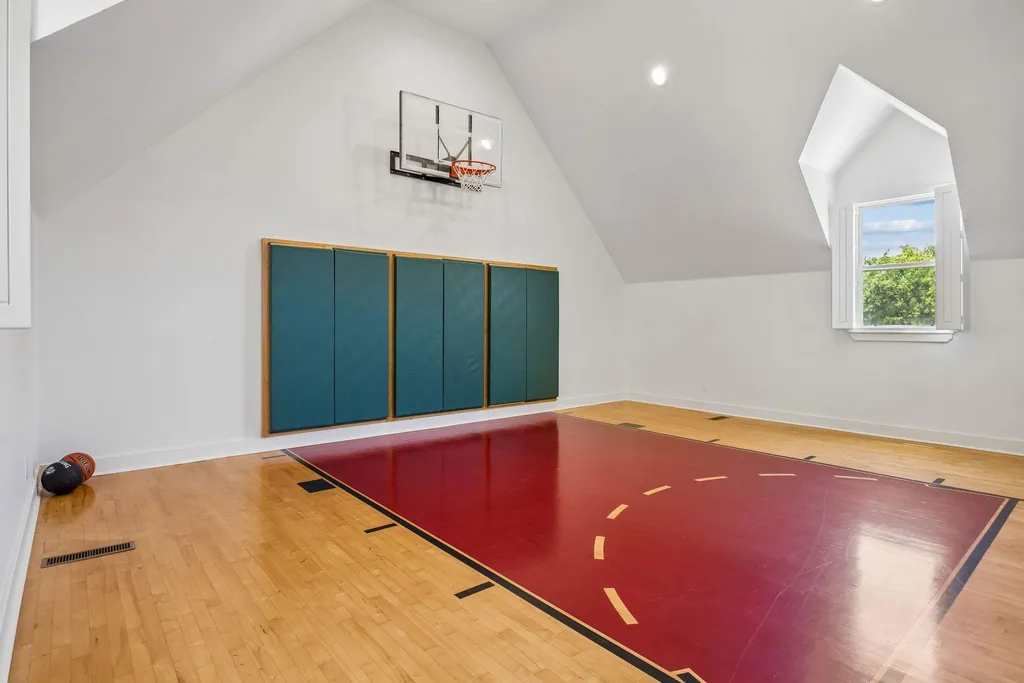 Expansive Fort Worth Estate With an Indoor Basketball Court and Nearly 20 Acres Lists for $2.295 Million 12 9516 Park Dr Fort Worth TX 7617930