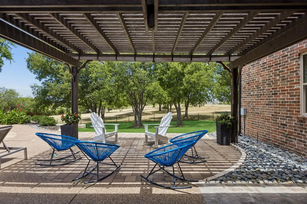 Expansive Fort Worth Estate With an Indoor Basketball Court and Nearly 20 Acres Lists for $2.295 Million 15 9516 Park Dr Fort Worth TX 7617932