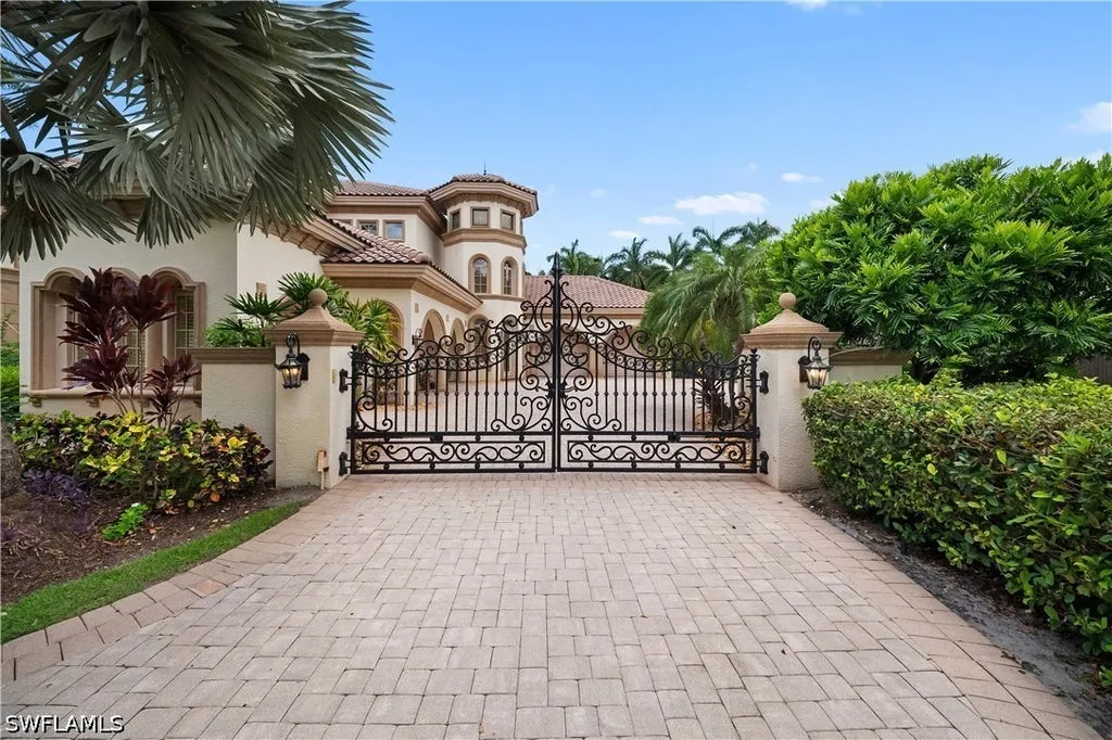 Double-Lakefront Naples Estate With a Hidden Pub Lists for $16 Million 22 9663 Mashie CT NAPLES FL 3410850