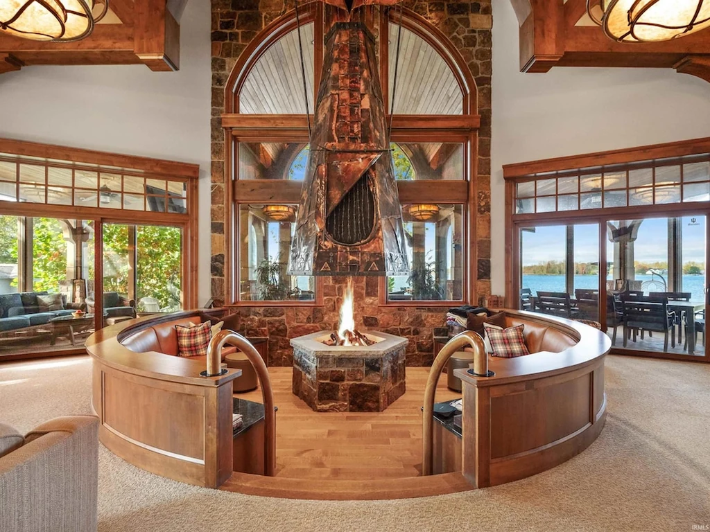 11751 N Black Point Rd – Circular Fireside Lounge Circular Fireside Lounge at 11751 N Black Point Rd, Syracuse, Indiana